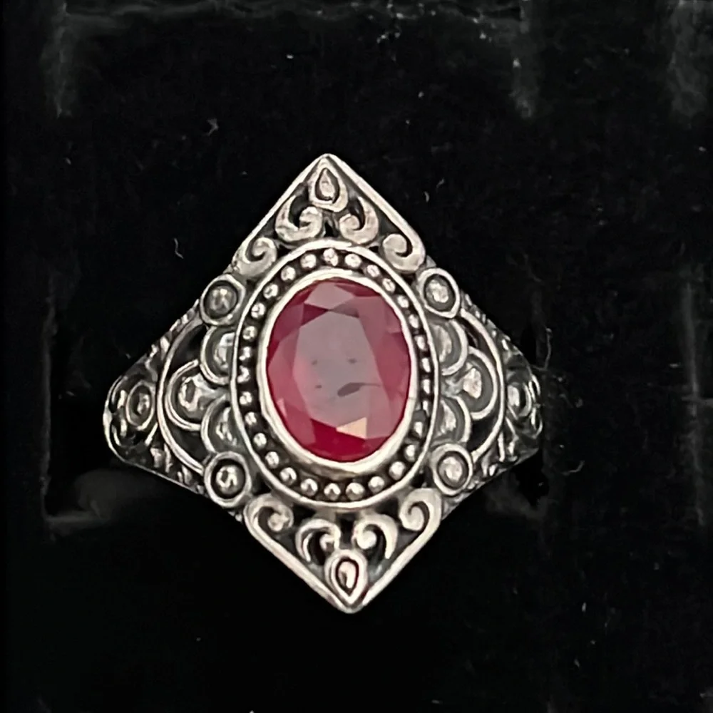 Exquisite Sterling Silver 925 Regal Ruby Ring